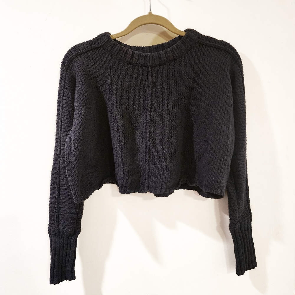 SILENCE + NOISE - Knitted Cropped Sweater in Navy, Size M